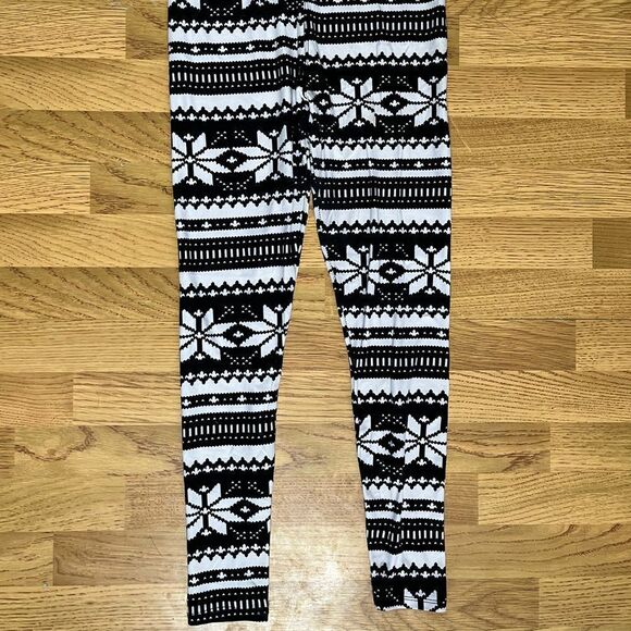 Cute Christmas/Winter Themed Leggings - Picture 3 of 6